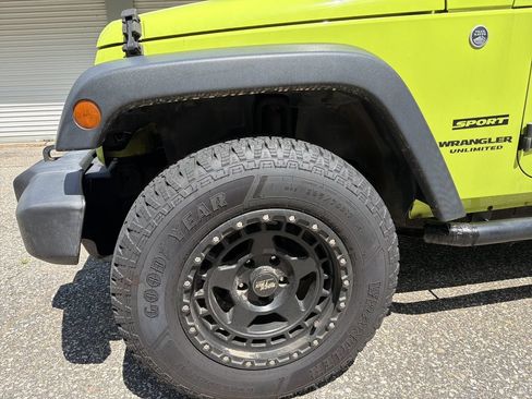 Used 2017 Jeep Wrangler Unlimited Sport w/ Quick Order Package 24S AWD/4WD image 3