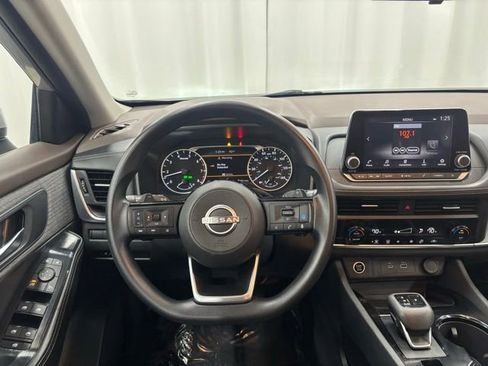 Used 2023 Nissan Rogue SV image 14