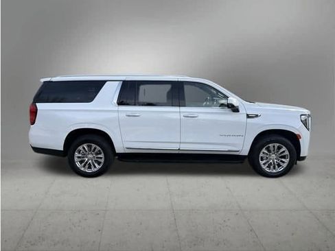 Used 2024 GMC Yukon XL SLT w/ SLT Luxury Package image 6