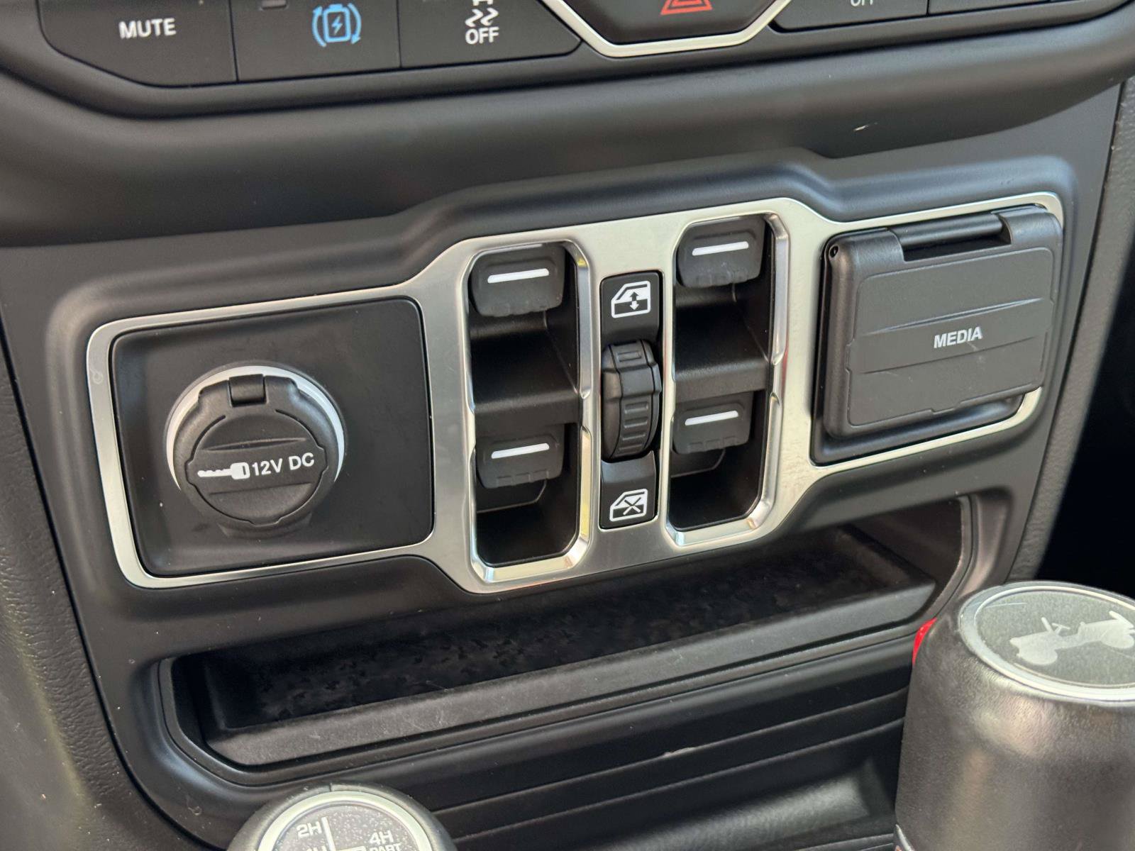 Used 2022 Jeep Wrangler Unlimited Sahara AWD/4WD image 15