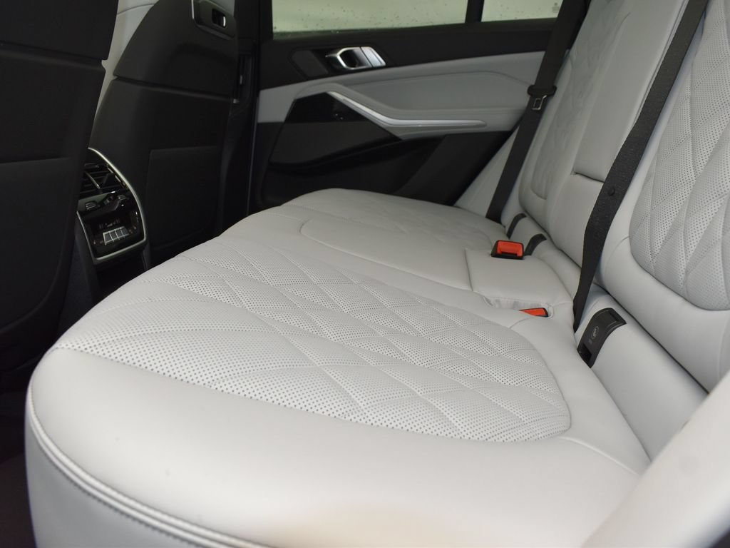 Used 2026 BMW X5 xDrive50e w/ M Sport Package AWD/4WD image 16