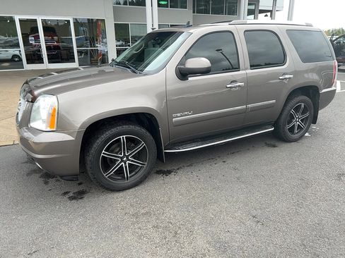 Used 2013 GMC Yukon Denali image 2