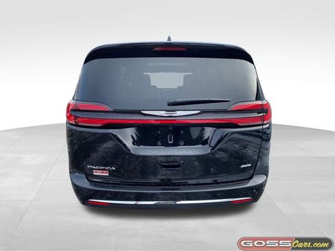 New 2026 Chrysler Pacifica Select image 4