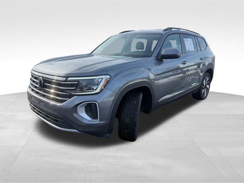 Used 2024 Volkswagen Atlas SE image 3