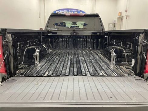 Used 2024 Chevrolet Silverado 1500 LT w/ Z71 Off-Road Package image 12