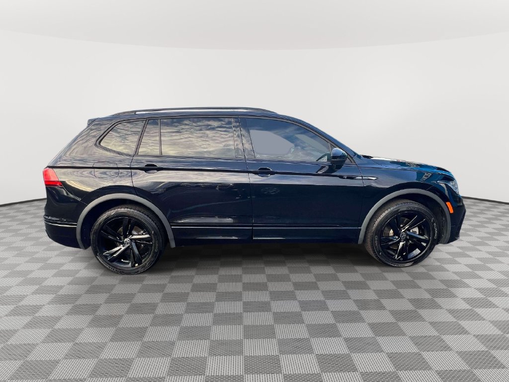 Used 2024 Volkswagen Tiguan SE R-Line AWD/4WD image 4