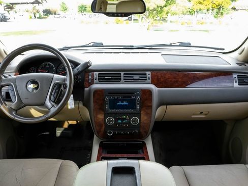 Used 2011 Chevrolet Tahoe LTZ RWD image 9