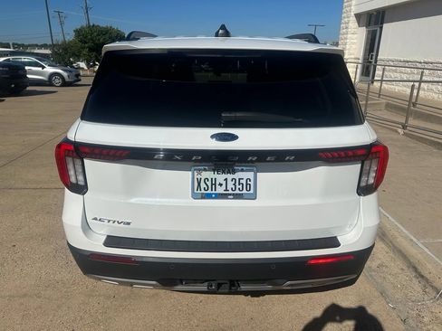 Used 2025 Ford Explorer Active w/ Active Comfort Package RWD image 14