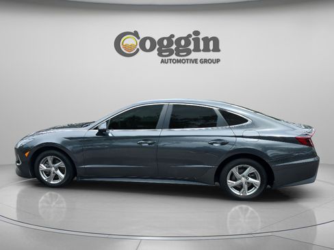 Used 2023 Hyundai Sonata SE w/ Preferred Accessory Package FWD image 2