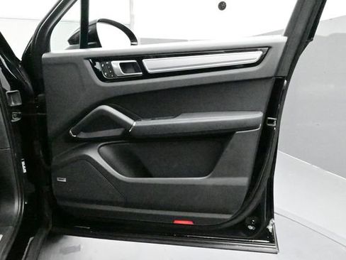 Certified 2022 Porsche Cayenne Platinum Edition AWD/4WD image 17