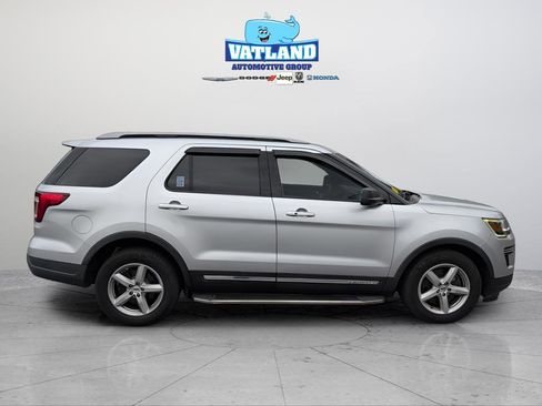 Used 2018 Ford Explorer XLT image 6