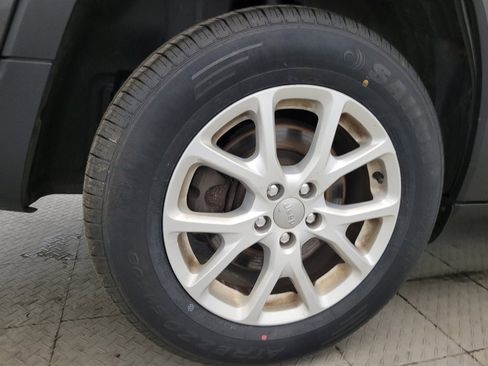 Used 2016 Jeep Cherokee Latitude w/ Cold Weather Group image 31