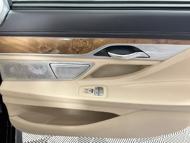 Used 2018 BMW 750i RWD image 25