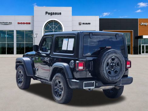 Used 2022 Jeep Wrangler Sport AWD/4WD image 4