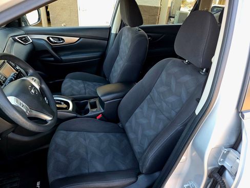 Used 2016 Nissan Rogue SV w/ SV Premium Package image 24