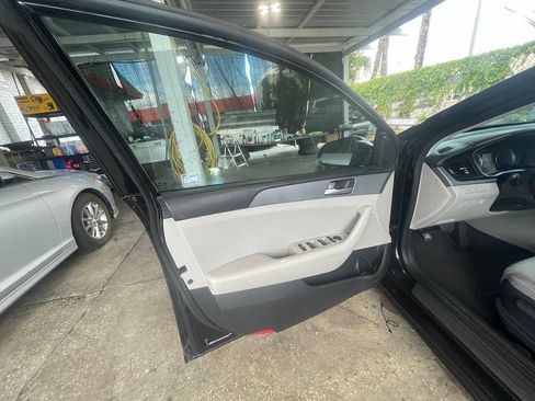 Used 2018 Hyundai Sonata SE w/ Cargo Package FWD image 11