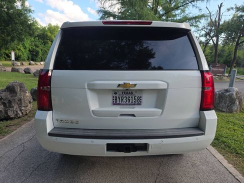 Used 2018 Chevrolet Tahoe LS w/ Enhanced Driver Alert Package RWD image 5