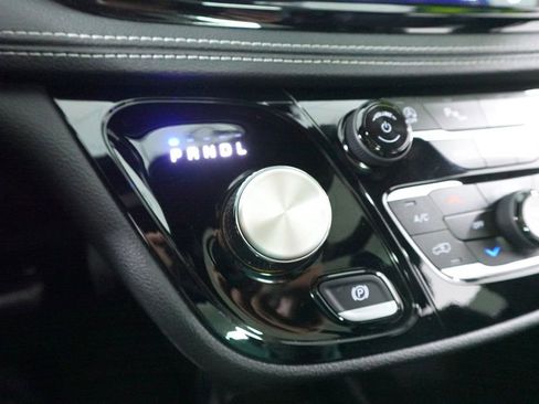 Used 2024 Chrysler Pacifica Touring-L w/ S Appearance Package image 21