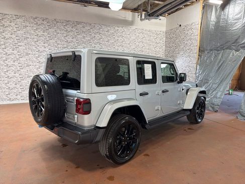 Used 2022 Jeep Wrangler Unlimited Sahara w/ Cold Weather Group AWD/4WD image 7