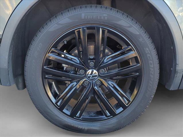 Used 2022 Volkswagen Tiguan SE R-Line FWD image 12