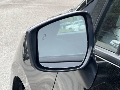 Certified 2025 Nissan Versa SV w/ Trunk Package image 27