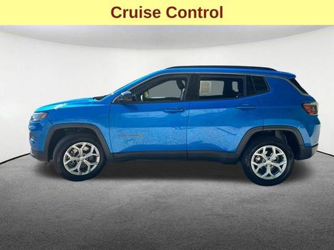 Used 2024 Jeep Compass Latitude AWD/4WD image 6