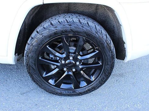 Used 2018 Jeep Grand Cherokee Altitude image 6