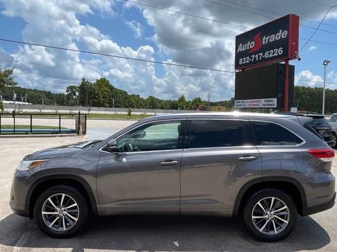 Used 2017 Toyota Highlander XLE FWD image 6