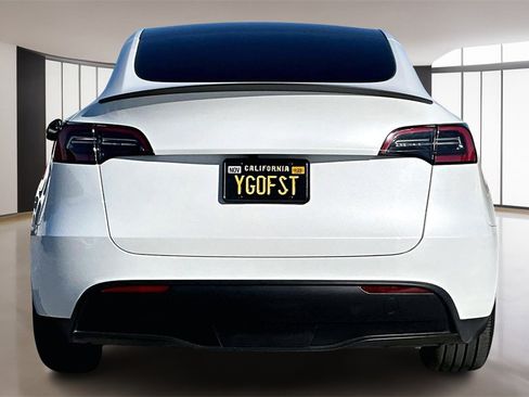 Used 2025 Tesla Model Y Performance image 5