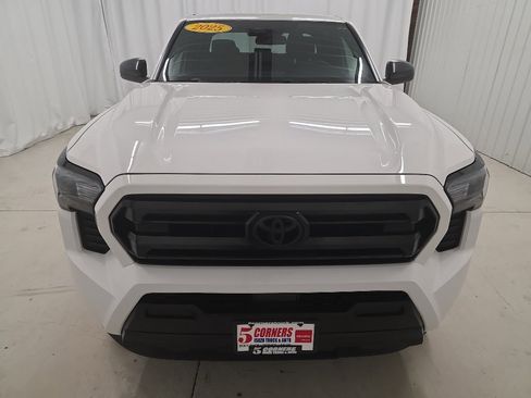 Used 2025 Toyota Tacoma SR AWD/4WD image 2