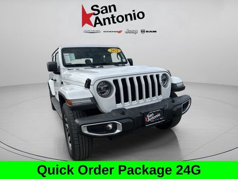 Certified 2021 Jeep Gladiator Overland AWD/4WD image 3