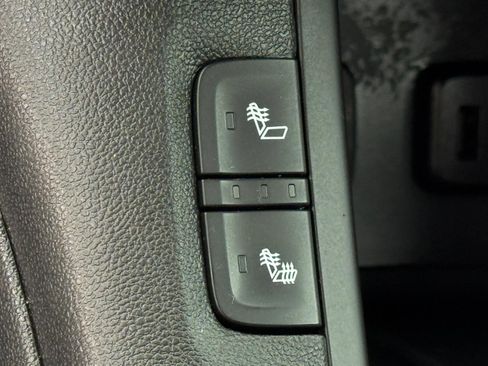 Used 2019 GMC Acadia SLT w/ LPO, Black Accent Package AWD/4WD image 17
