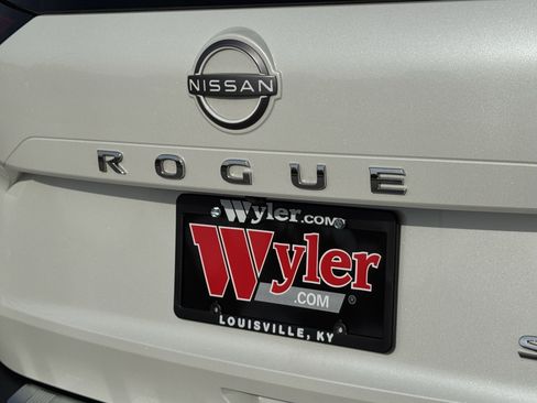 Used 2023 Nissan Rogue SV image 42