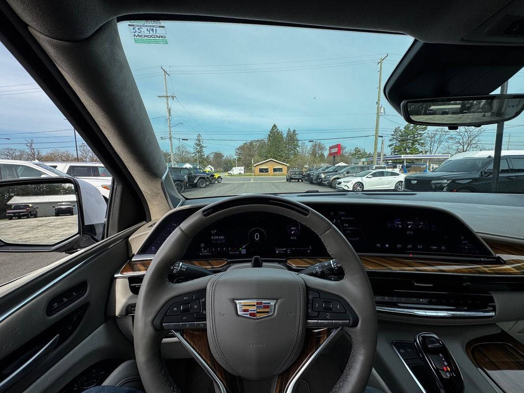 Used 2024 Cadillac Escalade Sport Platinum w/ LPO, ONYX Package AWD/4WD image 13