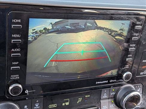 Used 2020 Toyota Highlander XLE FWD image 14