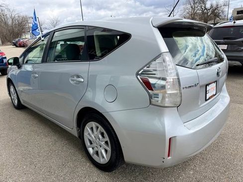 Used 2014 Toyota Prius V Three image 6
