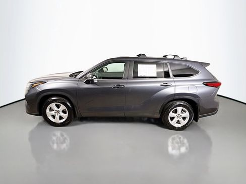 Certified 2023 Toyota Highlander FWD image 4