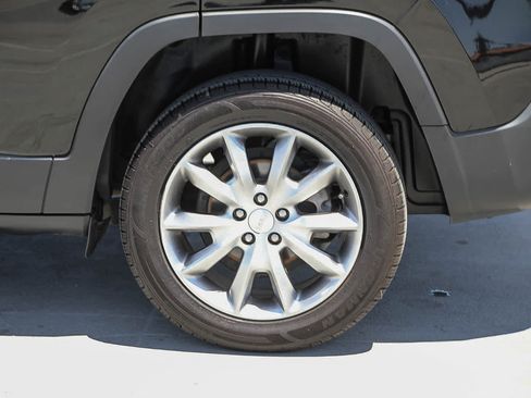 Used 2018 Jeep Cherokee Limited FWD image 11