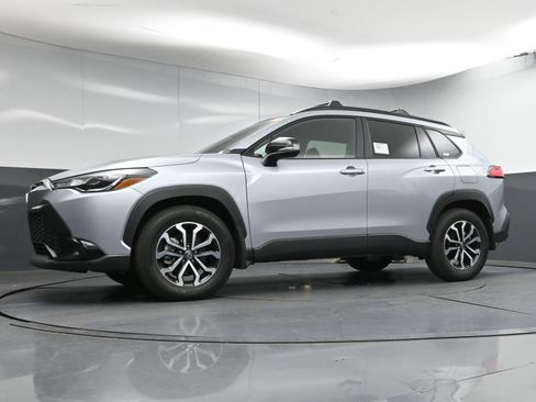 Certified 2025 Toyota Corolla Cross SE image 24