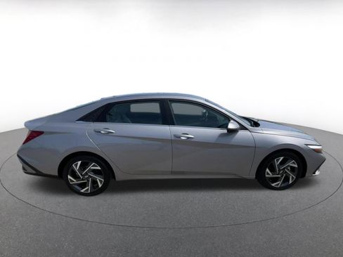 Used 2025 Hyundai Elantra Limited image 16
