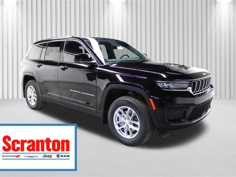 New 2026 Jeep Grand Cherokee Laredo image 1