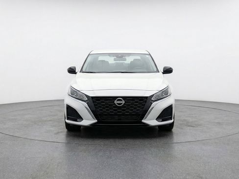 Used 2025 Nissan Altima 2.5 SV image 2