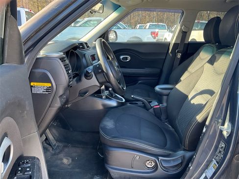 Used 2015 Kia Soul + image 16