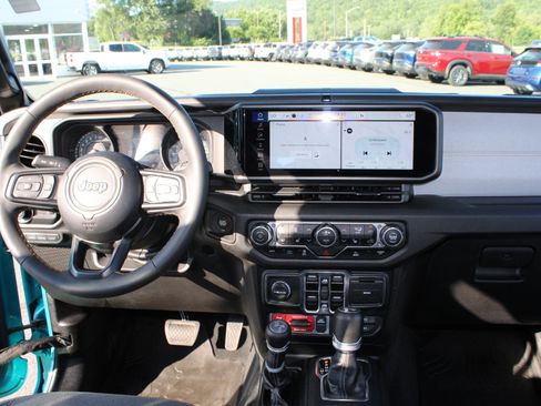 Used 2024 Jeep Wrangler Unlimited AWD/4WD image 27