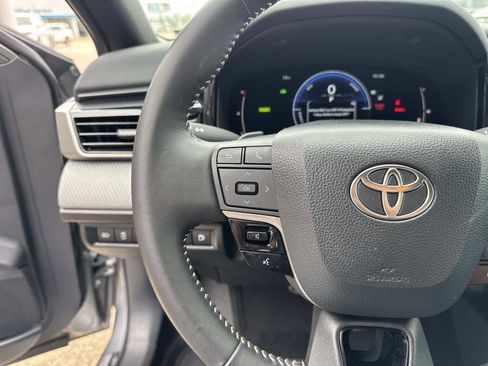 Used 2025 Toyota Camry SE FWD image 22