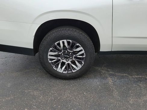 Used 2025 Chevrolet Suburban Z71 AWD/4WD image 7