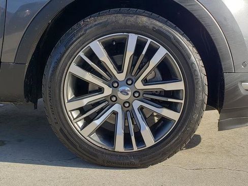 Used 2018 Ford Explorer Platinum image 28