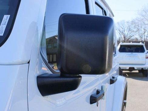 Used 2018 Jeep Wrangler Unlimited Sahara image 7