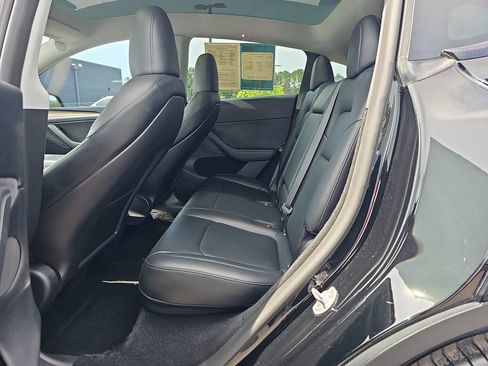 Used 2023 Tesla Model Y Long Range AWD/4WD image 19