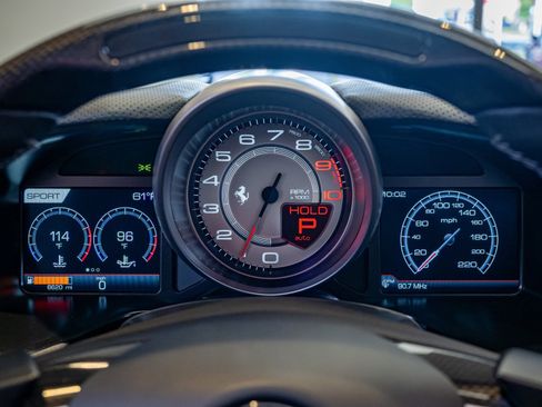 Used 2021 Ferrari 812 GTS image 13